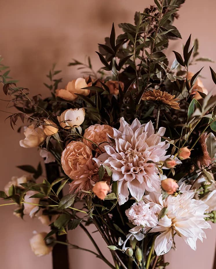 close up to beautiful wedding flowers 