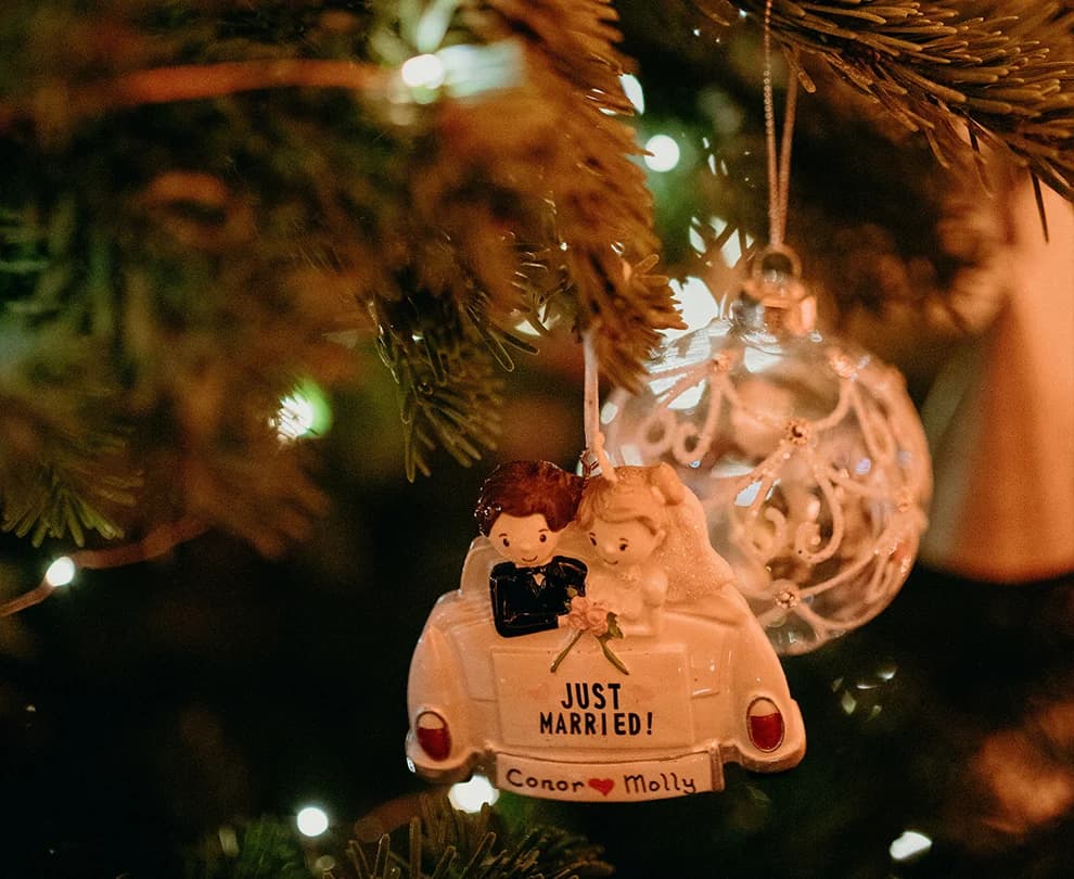 Wedding gifts, custom wedding bauble with "Just Married" label