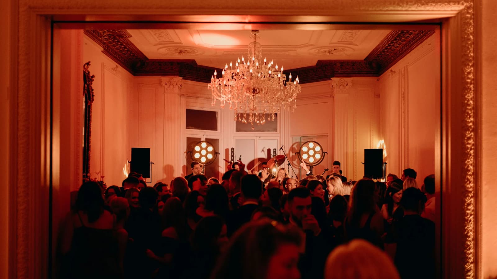 LDN Showband plays wedding music and entertainment at The Belgravia