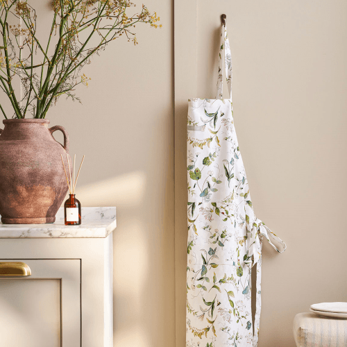 Image showing the Wild Floral Apron, Off-White product.