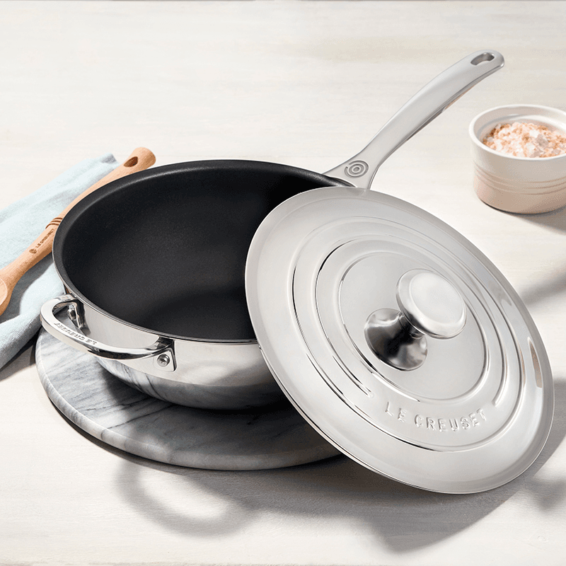 Signature Uncoated Chef's pan with lid, Stainless Steel