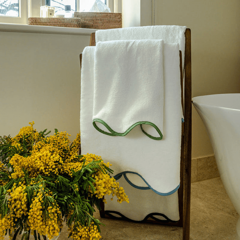Amelia Scalloped Pair of Hand Towels, Asparagus