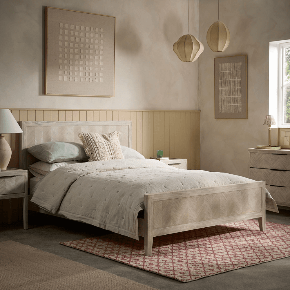 Tova Limewashed Bed