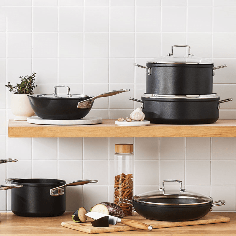 Toughened Non-Stick Shallow Casserole with Glass Lid